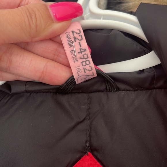 ❌SOLD❌Canada Goose Youth Parka - Picture 5 of 7